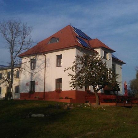 Hotel Jeleni Farma Jecmeniste Vrbovec Exterior foto