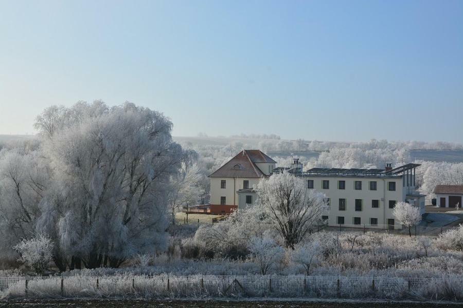 Hotel Jeleni Farma Jecmeniste Vrbovec Exterior foto