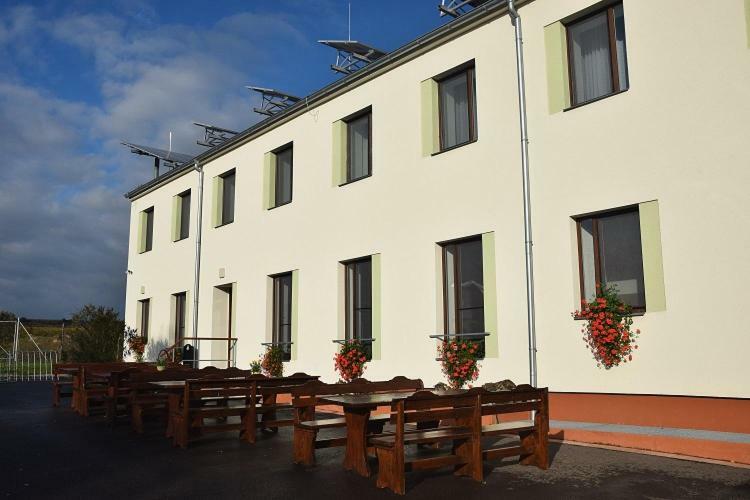 Hotel Jeleni Farma Jecmeniste Vrbovec Exterior foto