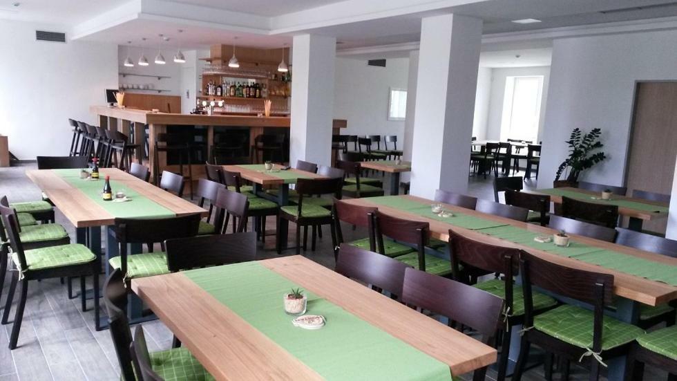 Hotel Jeleni Farma Jecmeniste Vrbovec Exterior foto