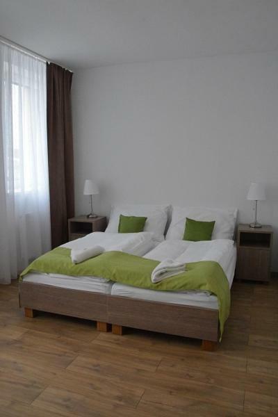 Hotel Jeleni Farma Jecmeniste Vrbovec Exterior foto